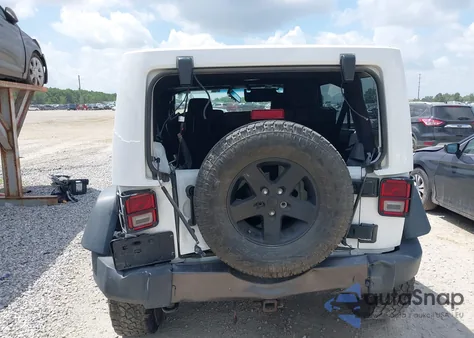 2016 Jeep Wrangler Unlimited Black Bear z USA, uszkodzony, nr VIN 1C4BJWDG3GL117161